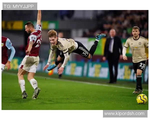 英超焦点战：那不勒斯与阿森纳激战成平点球大战引发全场狂欢