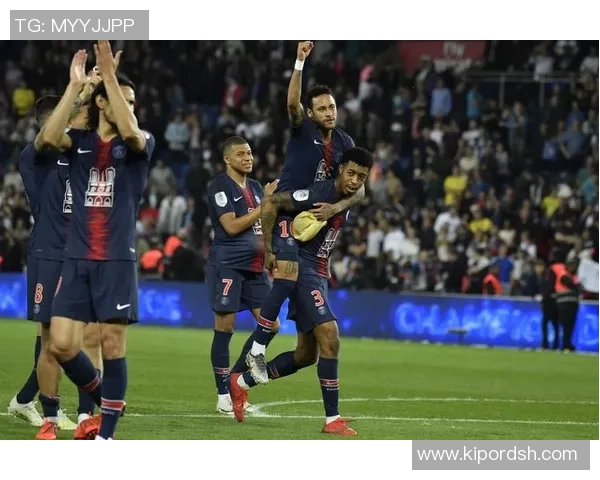 足总杯激战莱比锡与巴黎圣日耳曼战成平局精彩瞬间引爆全场气氛