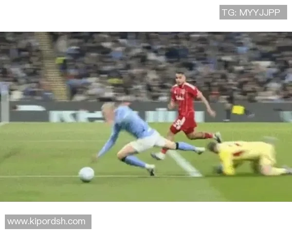 意甲焦点战：巴黎圣日耳曼与曼城激战成平乌龙球引发全场热议